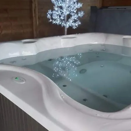 Moderne Avec Accès Indépendant, Proche Centre-ville Et Thermes, Terrasse Et équipements Inclus - Fr-1-589-57 Contrexéville