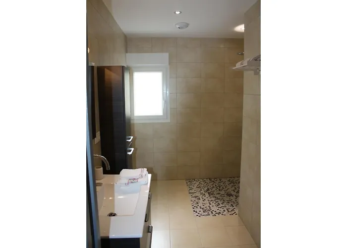 Moderne Avec Acces Independant, Proche Centre-ville Et Thermes, Terrasse Et Equipements Inclus - Fr-1-589-57 孔特雷克塞维尔