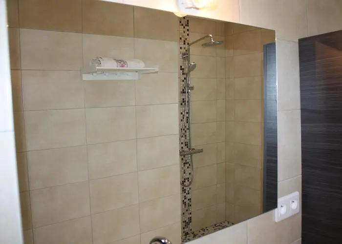 Moderne Avec Acces Independant, Proche Centre-ville Et Thermes, Terrasse Et Equipements Inclus - Fr-1-589-57 度假居 *